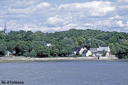 �le d'Orl�ans from MV Louis Jolliet, Qu�bec, Canada