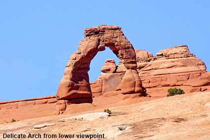  Delicate Arch from lower viewpoint, Arches National Park, UT, USA